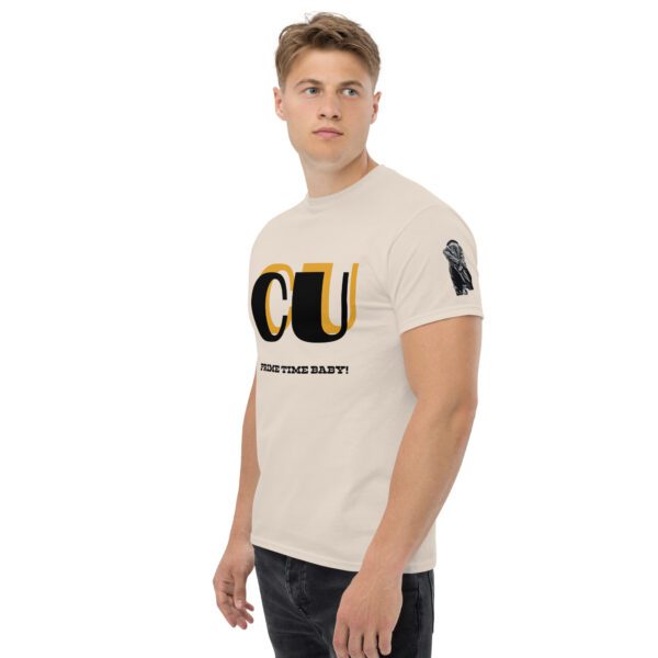 A man wearing a t-shirt with the letters cu on it.