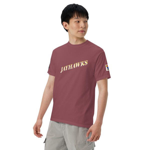 A man wearing a maroon shirt with the word " jusiwars ".