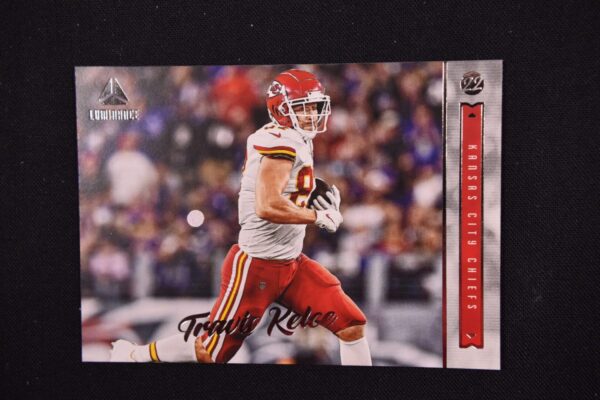 Travis Kelce, Kansas City Chiefs football card.