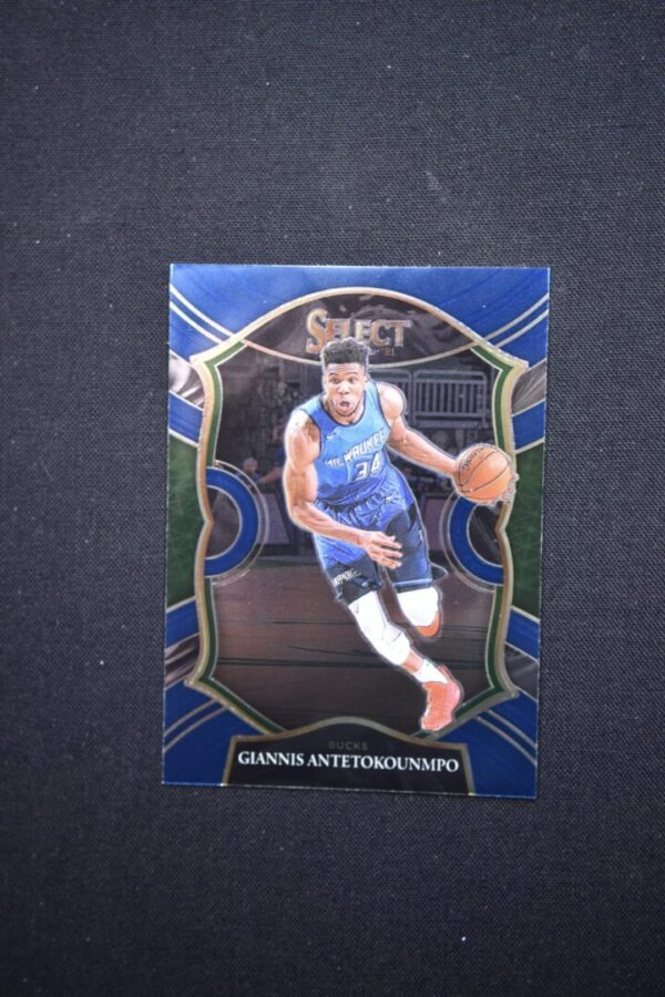 Giannis Antetokounmpo basketball card 2021