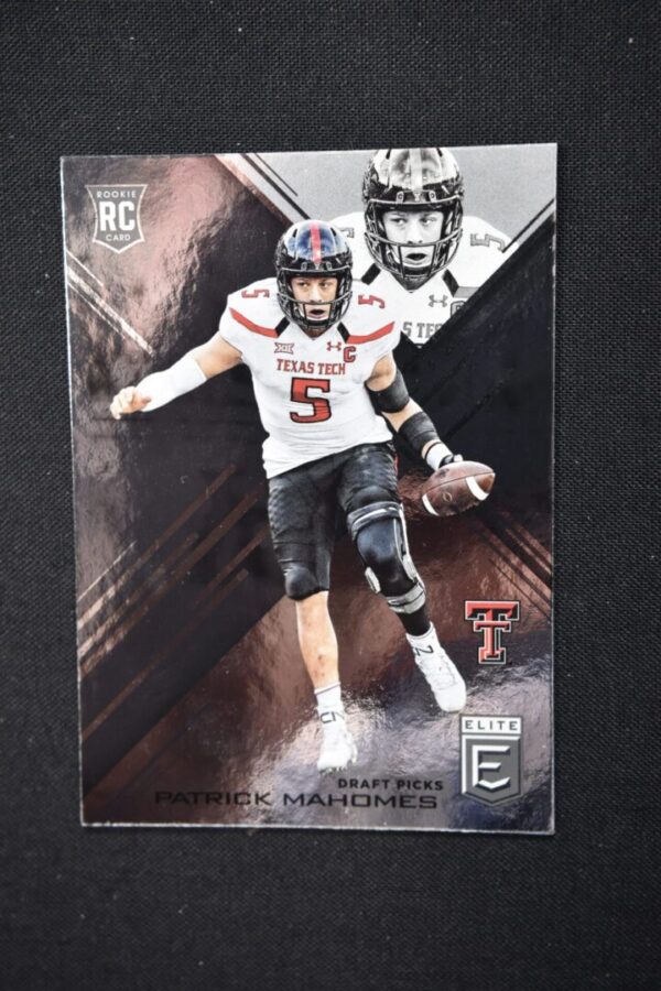 Patrick Mahomes Texas Tech Elite Rookie Card