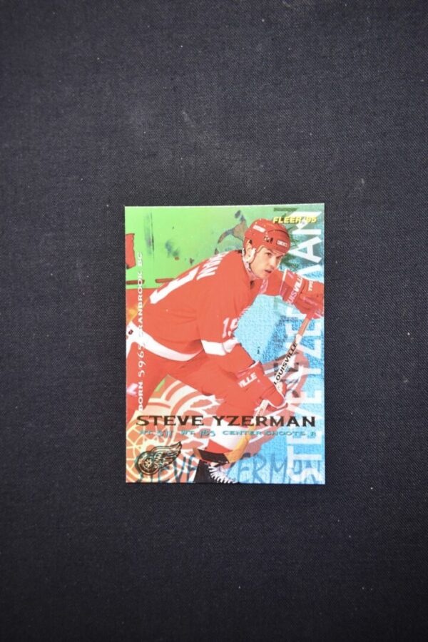 Steve Yzerman hockey card, Fleer 1995.