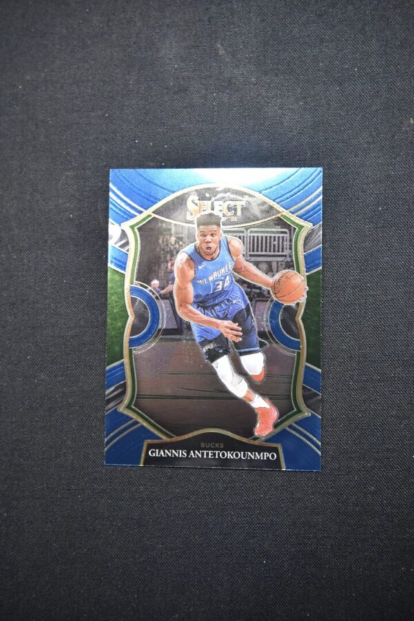 Giannis Antetokounmpo basketball card.