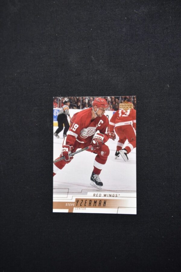 Steve Yzerman Red Wings hockey card.