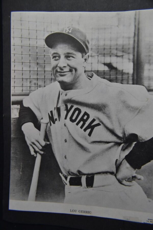 Lou Gehrig in a New York Yankees uniform.