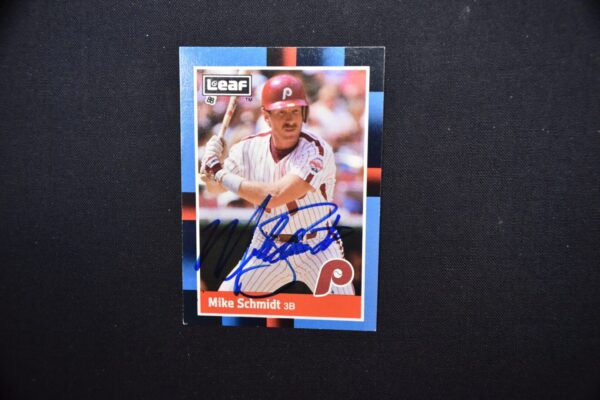 Mike Schmidt baseball card with autograph.