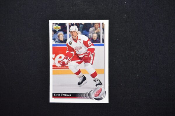 Steve Yzerman hockey card, Detroit Red Wings.